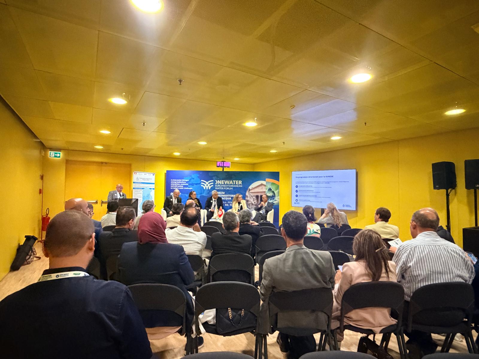 Échanges techniques avec les participants au Forum OneWater